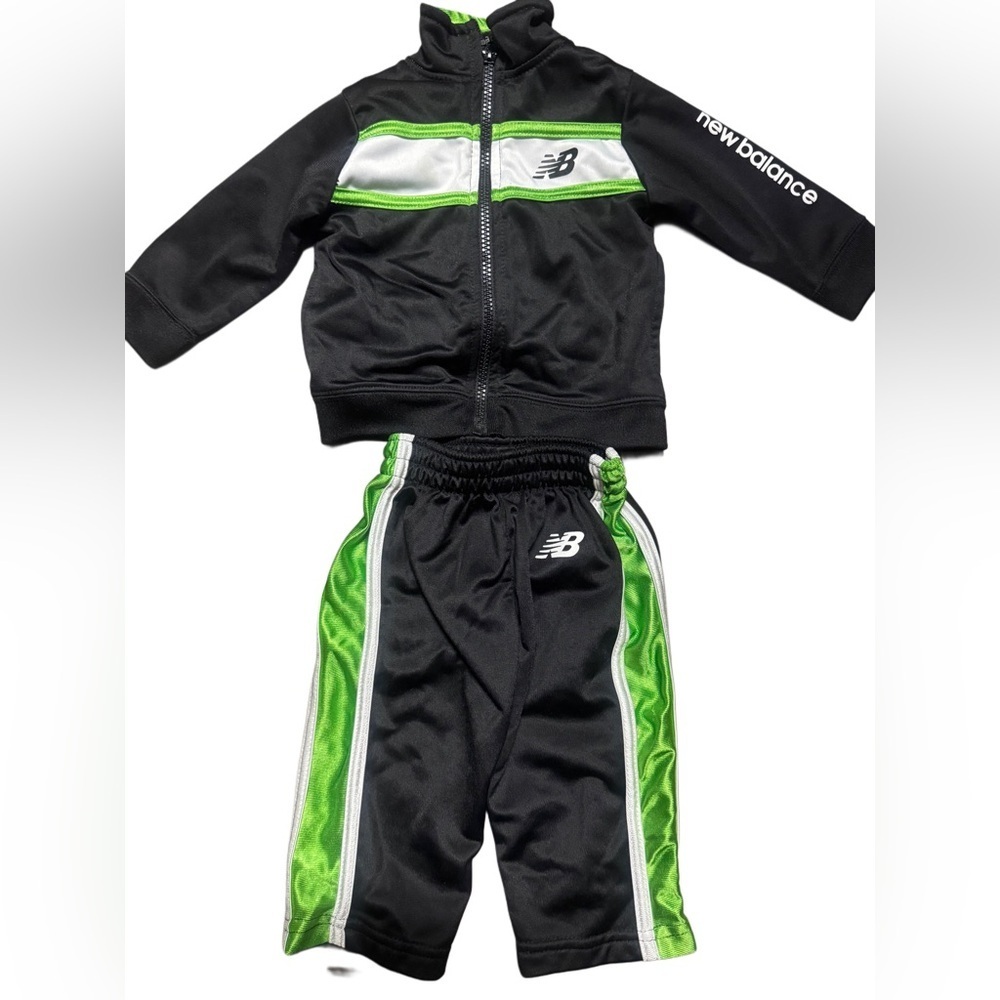New Balance Black and Green Athletic Set